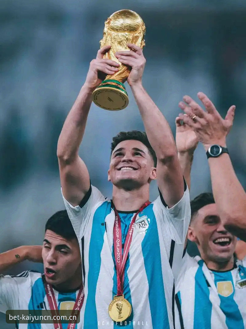 简体中文官网网页登录 世界杯激战之外,阿尔瓦雷斯转会案:幕后博弈的5个关键节点与实战解读